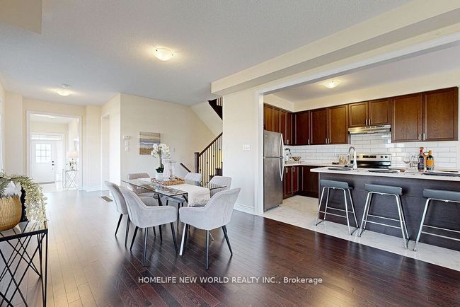 28 Av Horizon, House attached with 4 bedrooms, 3 bathrooms and 4 parking in Millbrook ON | Image 5
