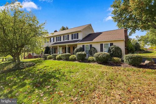 246 Musket Ln, CHESTERBROOK, PA, 19087-1106 | Card Image