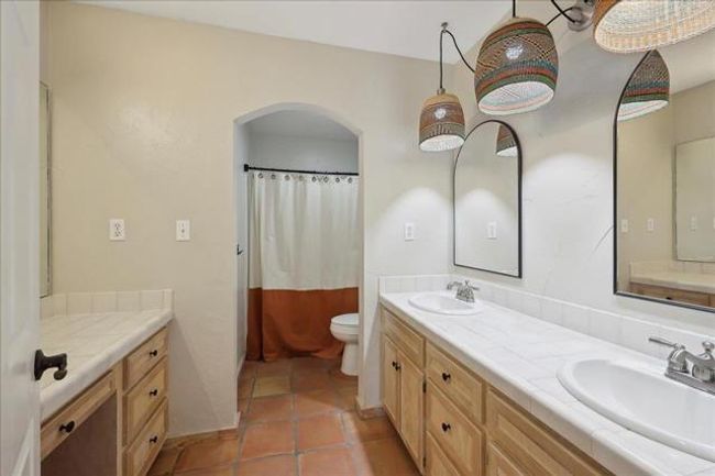 1010 Yaupon Trl, House other with 5 bedrooms, 3 bathrooms and 3 parking in Sour Lake TX | Image 13
