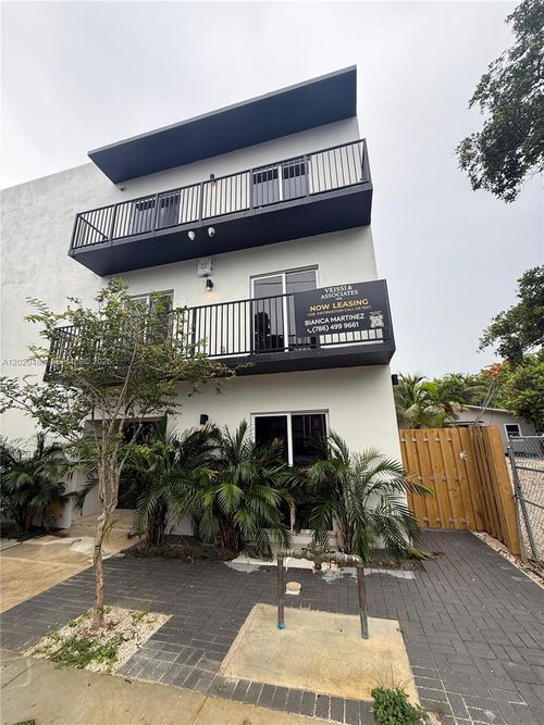 1-8106 Ne 1st Ave, Miami, FL, 33138-4359 | Card Image