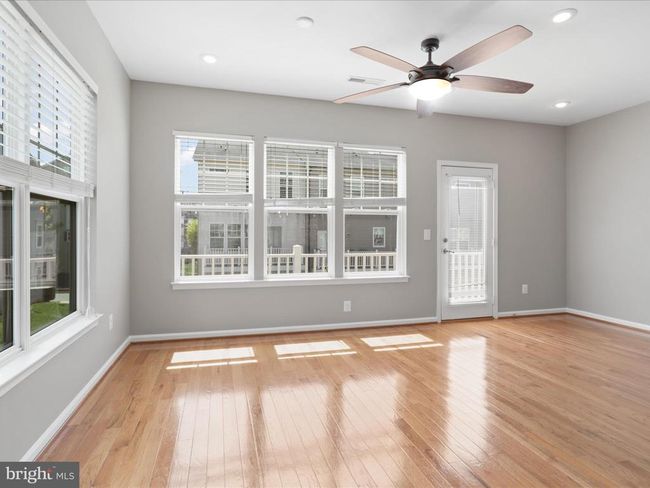 43965 Eastgate View Dr, Townhouse with 4 bedrooms, 3 bathrooms and null parking in CHANTILLY VA | Image 32