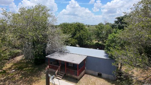 18490 Lagloria Rd, Elmendorf, TX, 78112-9740 | Card Image