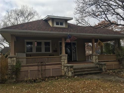 1600 S Broadway St, Leavenworth, KS, 66048-3737 | Card Image