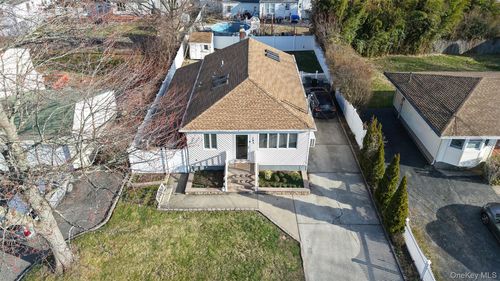 163 Floyd St, Brentwood, NY, 11717-2644 | Card Image