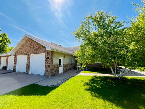 1024 Birchwood Ln, ABERDEEN, SD, 57401-8906 | Card Image