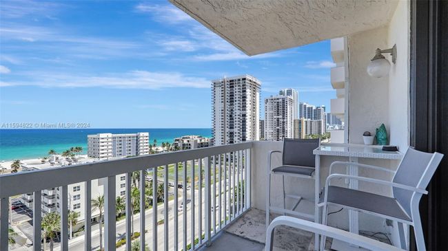 12H - 1500 S Ocean Dr, Condo with 2 bedrooms, 2 bathrooms and null parking in Hollywood FL | Image 1