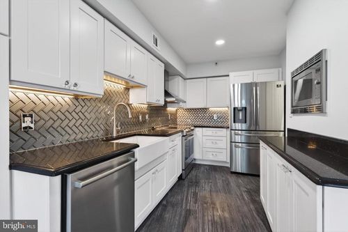 1107s-1300 Crystal Dr, ARLINGTON, VA, 22202-3238 | Card Image
