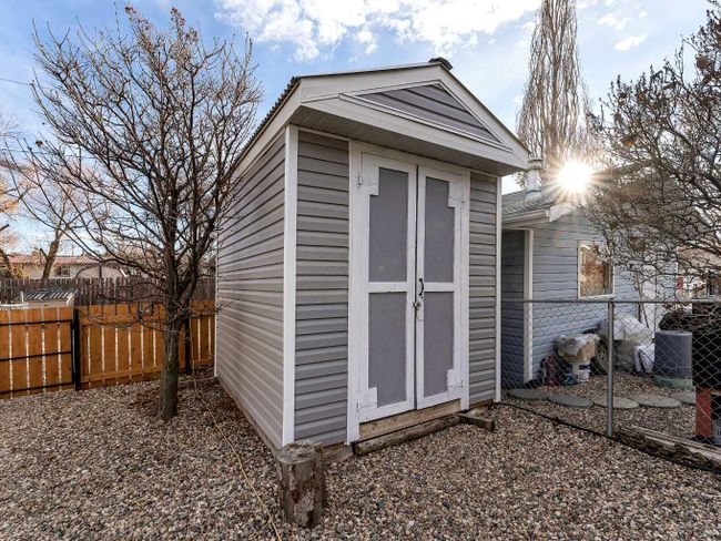 611 2 Street Se, Home with 3 bedrooms, 1 bathrooms and 2 parking in Redcliff AB | Image 24