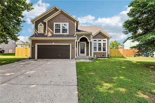 770 River Falls Rd, Edwardsville, KS, 66111-3572 | Card Image