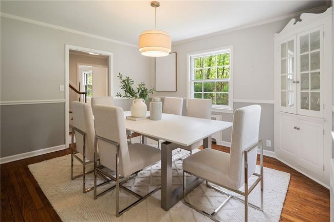 Access from center hall and kitchen to large dining room | Image 10