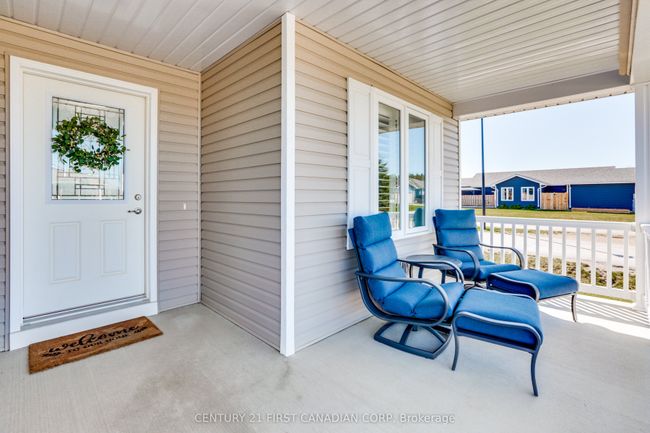 18 Windward Way N, House other with 2 bedrooms, 2 bathrooms and 2 parking in Goderich ON | Image 4