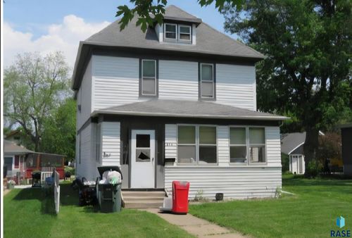 614 N Estey St, Luverne, MN, 56156-1255 | Card Image