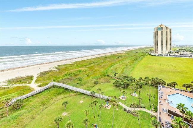 UNIT-1103 - 1401 E Beach Dr, Condo with 2 bedrooms, 2 bathrooms and null parking in Galveston TX | Image 6