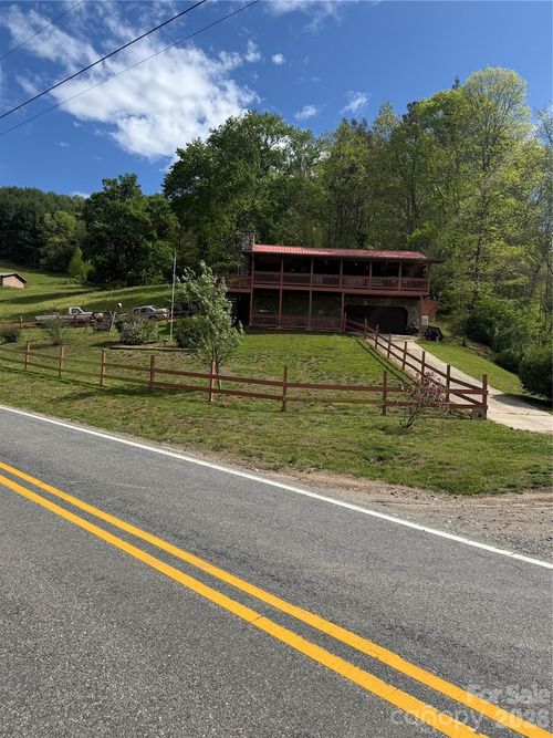 7 Noland Dr, Clyde, NC, 28721-9299 | Card Image