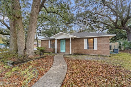 122 Shady Grove Ave, Long Beach, MS, 39560-5430 | Card Image