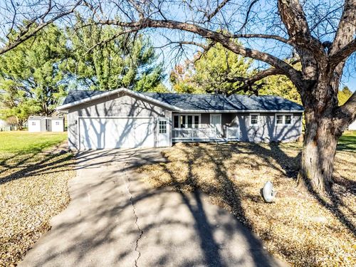 202 S Ridge Dr, Waverly, IA, 50677-3909 | Card Image