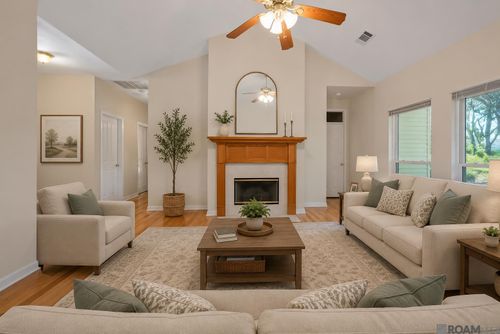 17210 Fountainbleau Dr, Prairieville, LA, 70769-5372 | Card Image