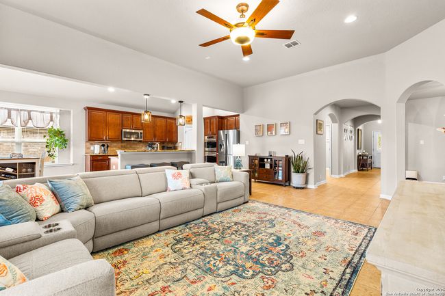 917 Miraflores, House other with 3 bedrooms, 4 bathrooms and null parking in Cibolo TX | Image 15