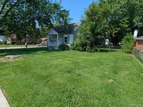 21103 Nummer St, Warren, MI, 48089-3452 | Card Image