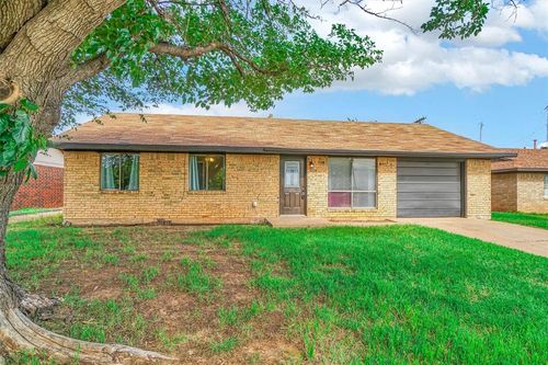 1904 Gemini St, Altus, OK, 73521-7355 | Card Image