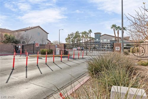 6786 Travertine Ln, Las Vegas, NV, 89122-8378 | Card Image