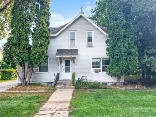 424 4th St S, Moorhead, MN, 56560-2646 | Card Image