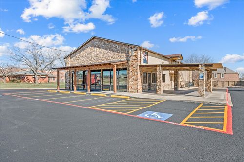 7716 Davis Blvd, North Richland Hills, TX, 76182-7352 | Card Image