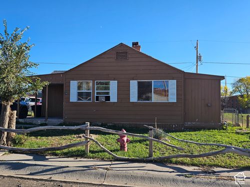 154 Berkley Ave, East Carbon, UT, 84520-7716 | Card Image