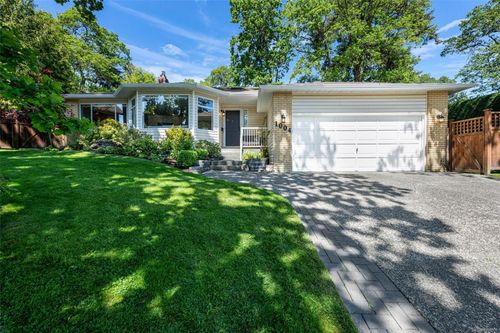 1004 Falaise Pl, Saanich, BC, V8Y2W7 | Card Image