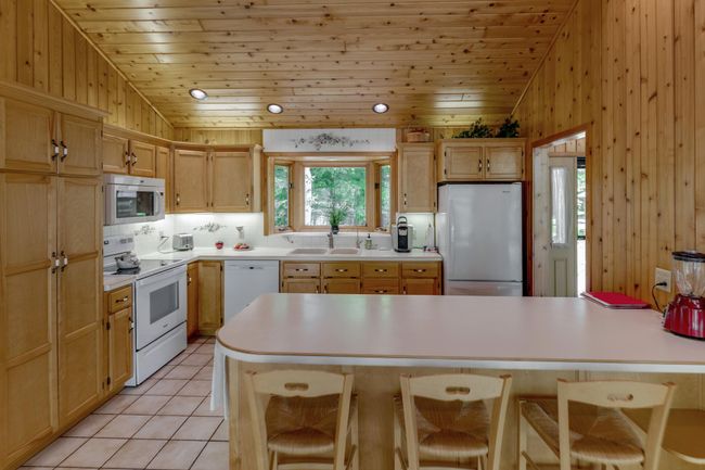 Plenty of counter space and storage in this kitchen! | Image 15