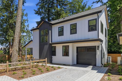 9016 124th Ave Ne, Kirkland, WA, 98033-5844 | Card Image