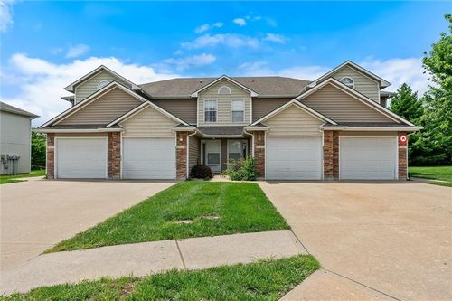 9001 Sw Gala Dr, Blue Springs, MO, 64064-7813 | Card Image