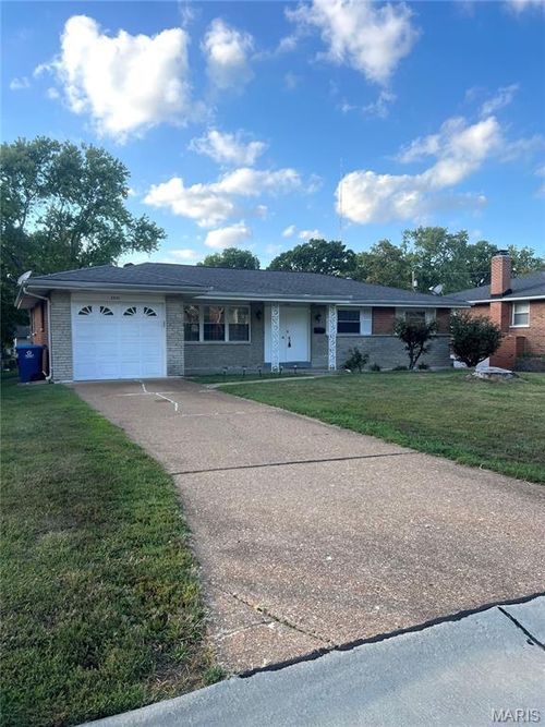 2231 Rosegarden Dr, Saint Louis, MO, 63125-3277 | Card Image