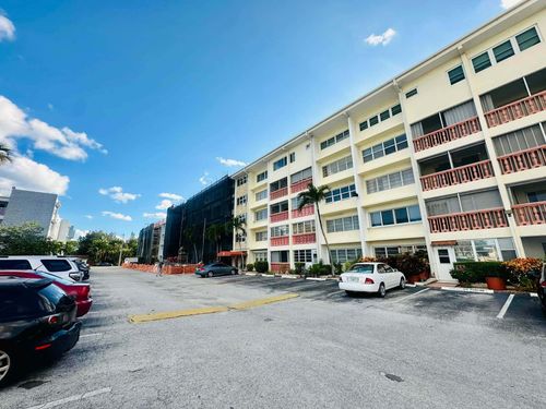 215 Se 3rd Ave, Hallandale Beach, FL, 33009-5670 | Card Image