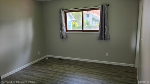 229 Riverside Dr, Mount Clemens, MI, 48043-2532 | Card Image
