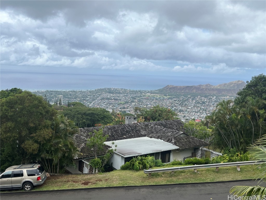 Sierra Dr, Honolulu, HI 96816