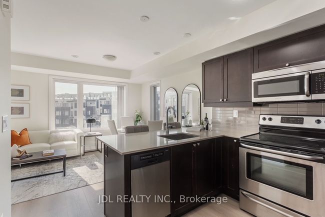 3 - 175 William Duncan Rd, Condo with 2 bedrooms, 2 bathrooms and 1 parking in North York ON | Image 5