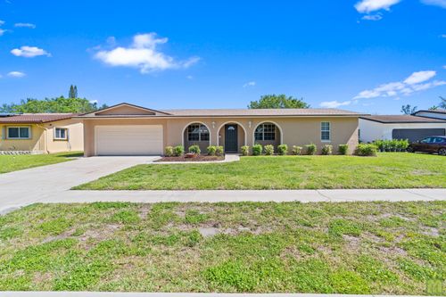 260 Lake Dr, Coconut Creek, FL, 33066-1800 | Card Image