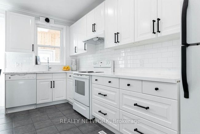16 Hatt St, House attached with 3 bedrooms, 3 bathrooms and null parking in Dundas ON | Image 9