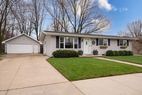 1045 Melissa Street, MENASHA, WI, 54952 | Card Image