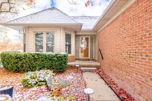 6955 Cross Creek Dr, Washington Township, MI, 48094-3803 | Card Image