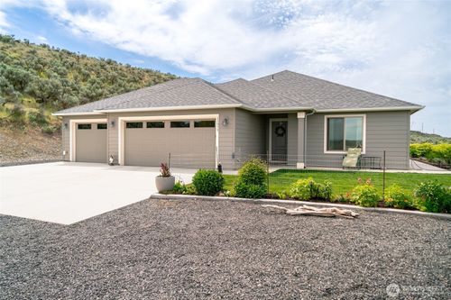 11975 Neppel Rd Ne, Moses Lake, WA, 98837-7534 | Card Image