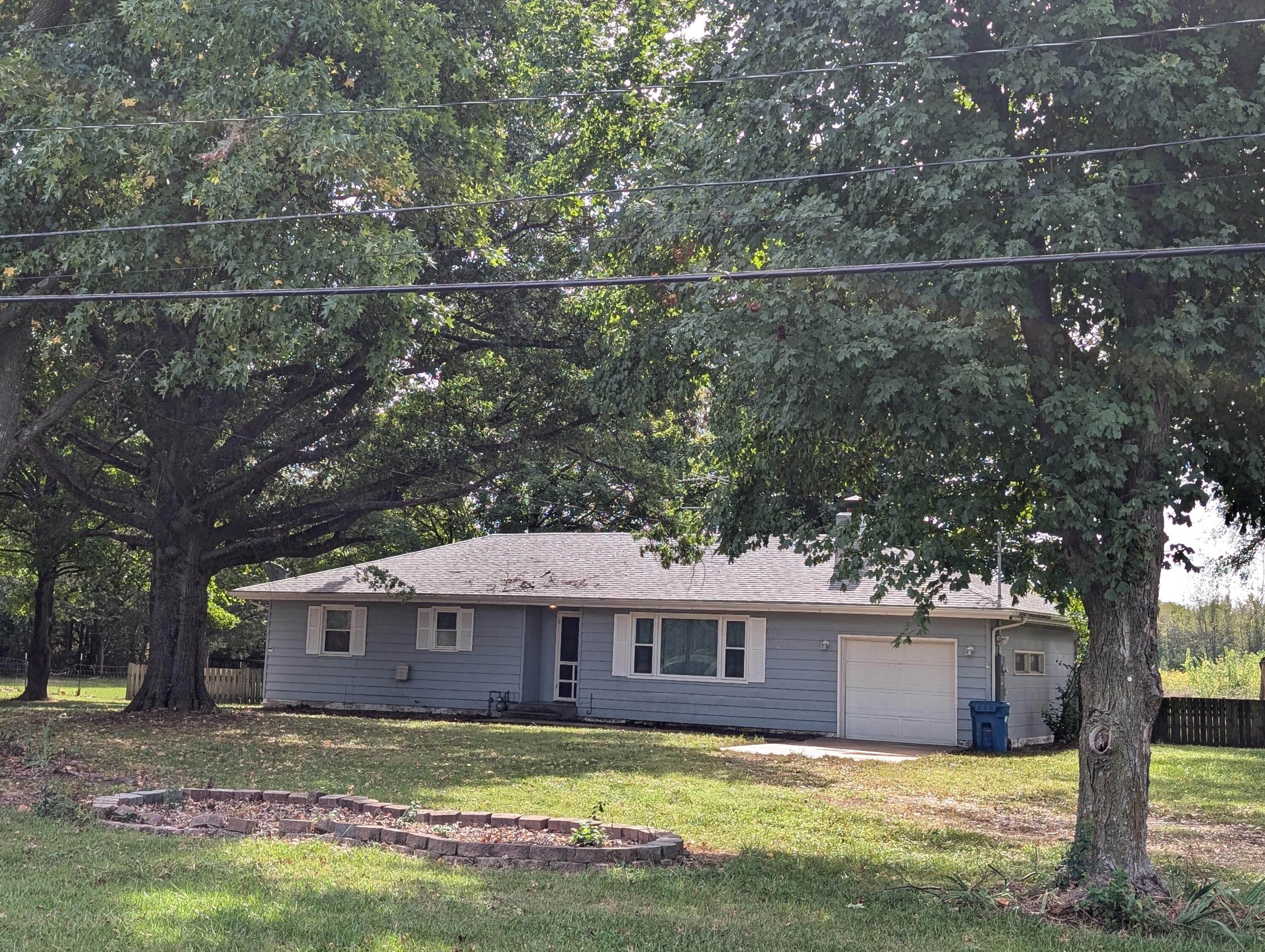 State Highway Ee , Springfield, MO 65802