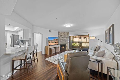 453-5104 N 32nd St, Phoenix, AZ, 85018-1473 | Card Image