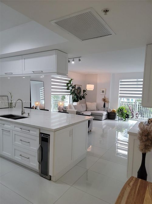 apt-301-7290 Sw 90th St, Miami, FL, 33156-8314 | Card Image