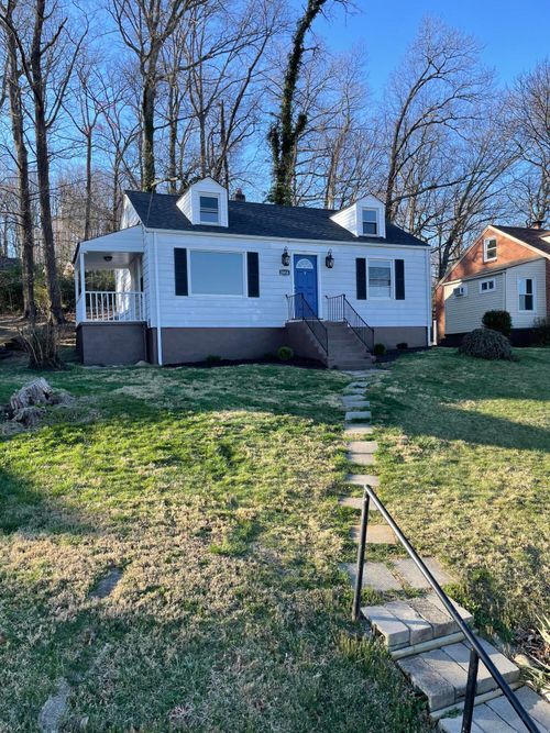 2816 Sweetbrier Ave Sw, Roanoke, VA, 24015-4330 | Card Image