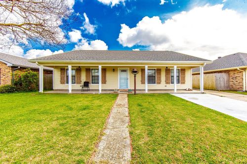 107 Sugar Ridge Dr, Houma, LA, 70360-7282 | Card Image