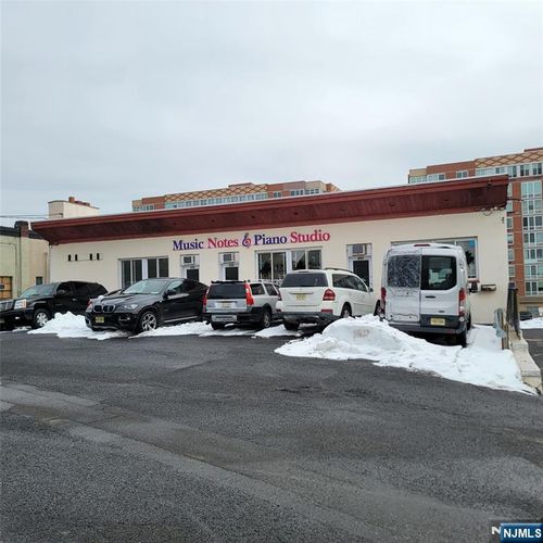 420-426 Bergen Blvd, Palisades Park, NJ, 07650-2320 | Card Image