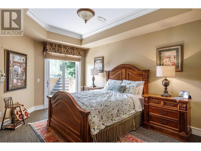 983 Westpoint Dr, House other with 4 bedrooms, 6 bathrooms and 2 parking in Kelowna BC | Image 24