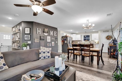 456 Woodtrace Dr, Clarksville, TN, 37042-6124 | Card Image